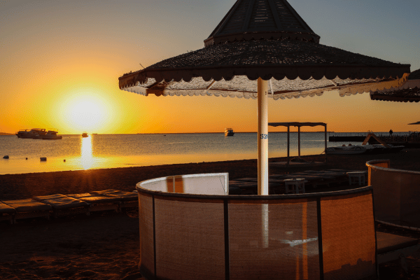 Ladja s steklenim dnom